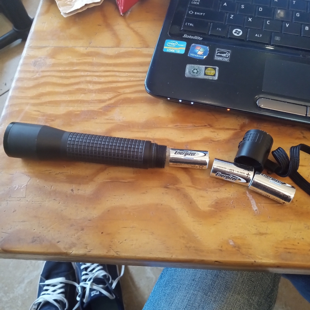 Emmisve energy inova tactical blue light flashlight